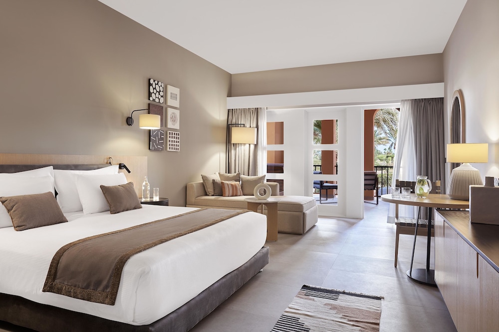 Deluxe, King Bed