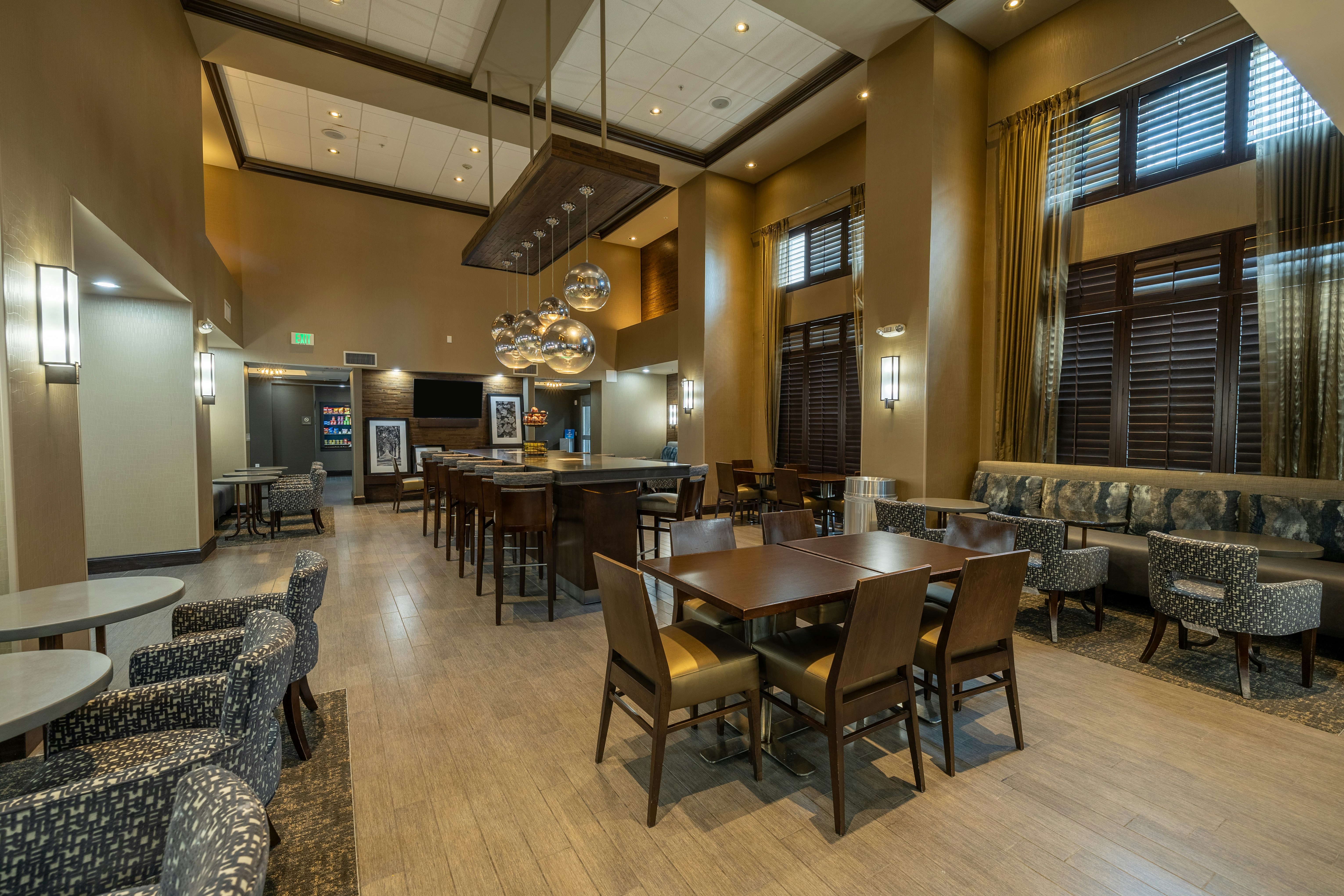 Hampton Inn And Suites Greensborocoliseum 38/59