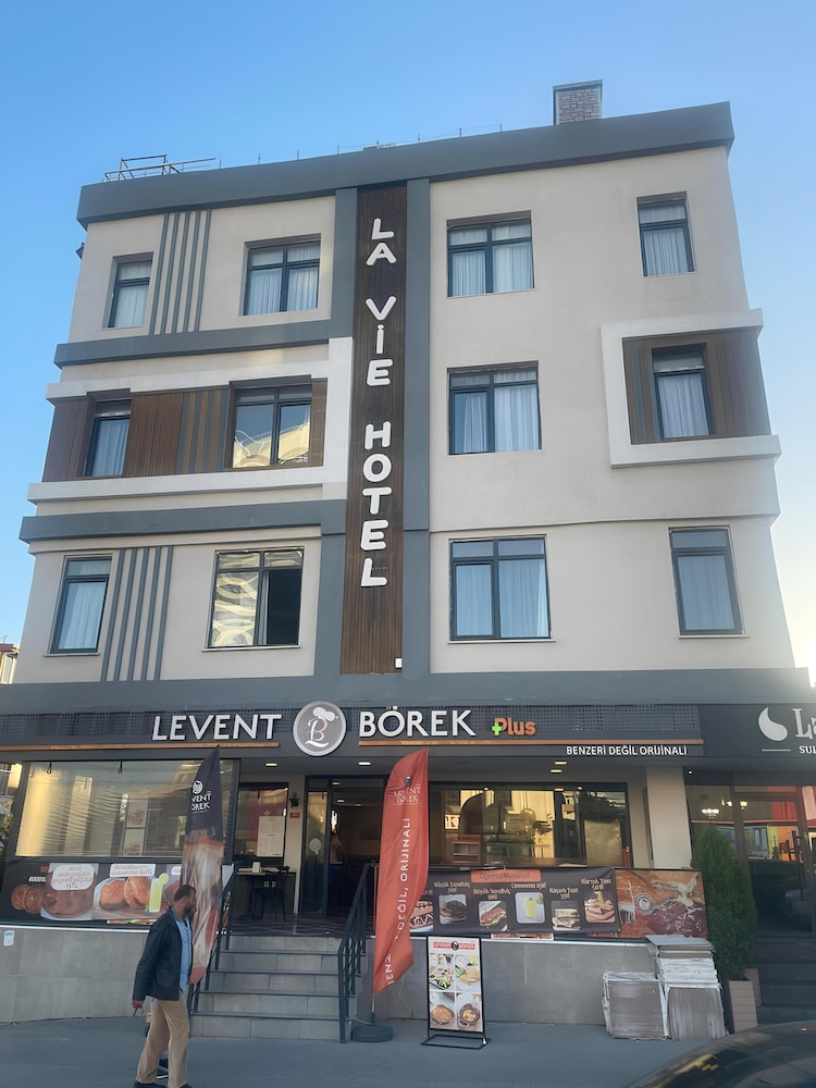 La Vie Suit Otel 2/28