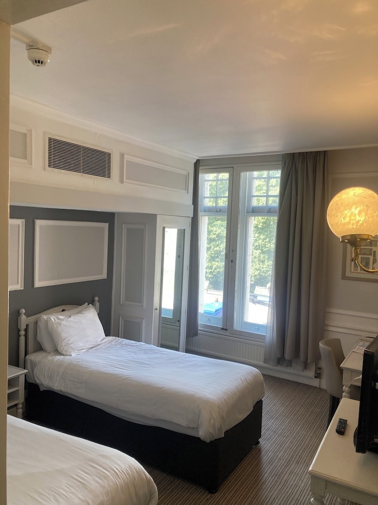 The Angel Hotel Cardiff 28/60