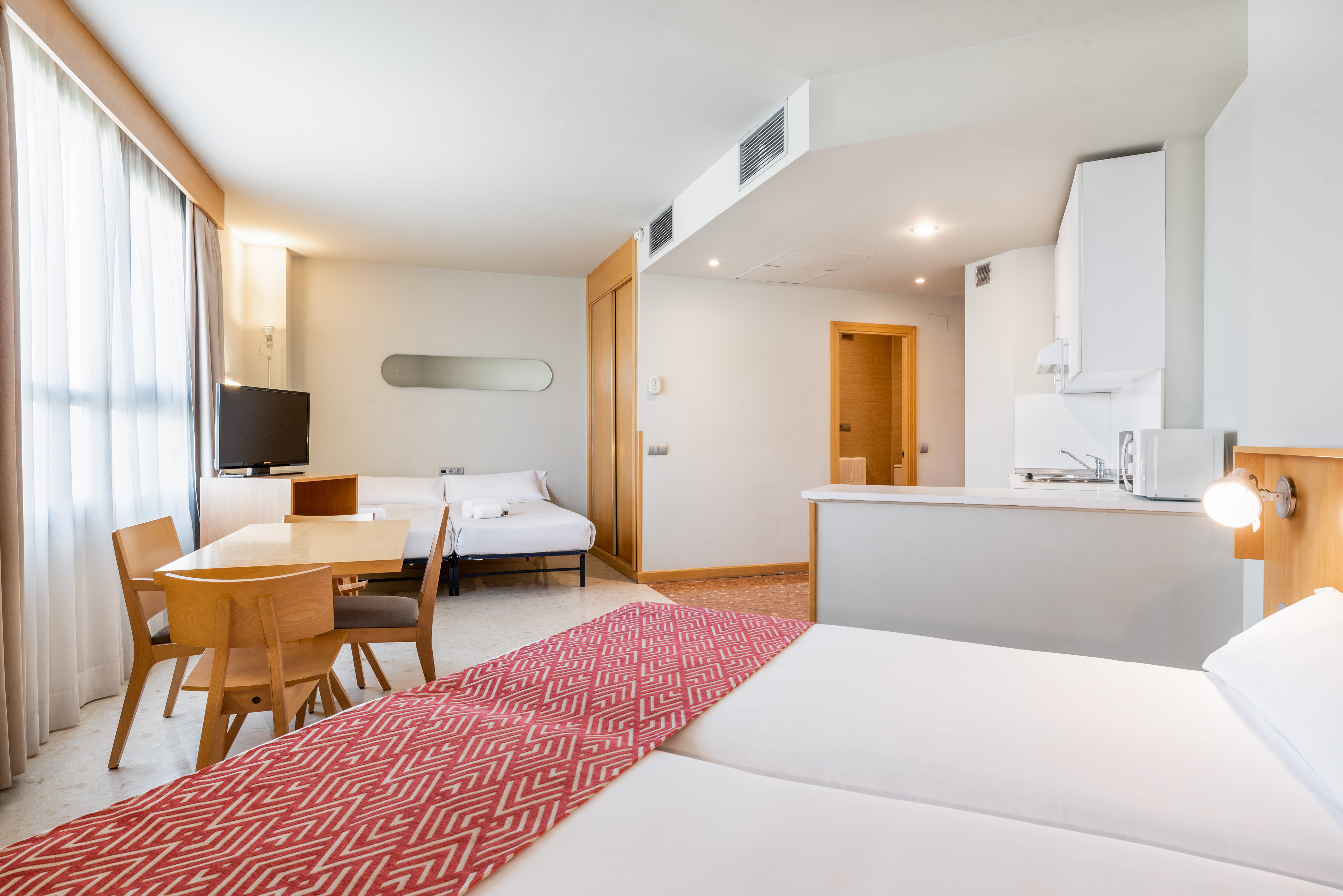 APARTAHOTEL EXE CAMPUS SAN MAMES 24/47