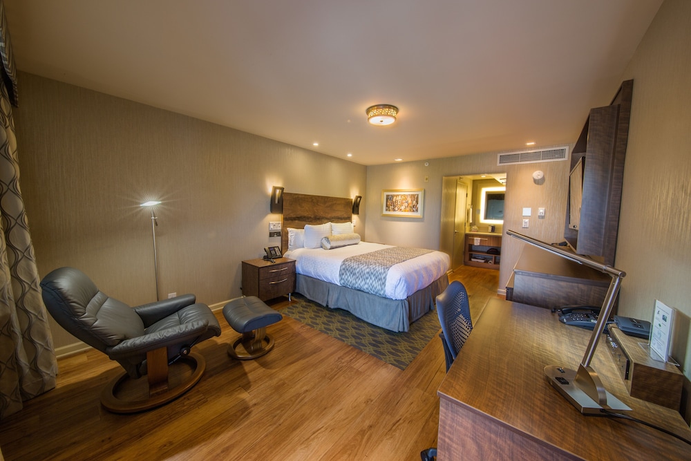 Deluxe, King Bed
