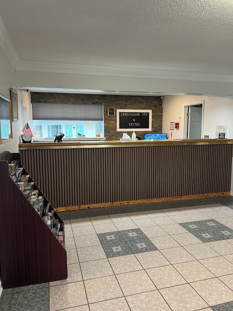 Ambassador Inn 4/56