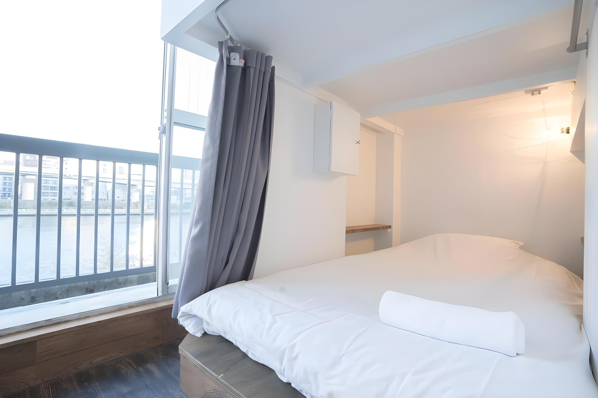 Mixed Dorm, Pod, Single