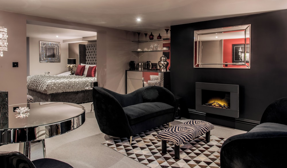 Square Townhouse 32/50