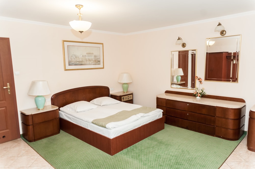 Hit Hotel 26/73