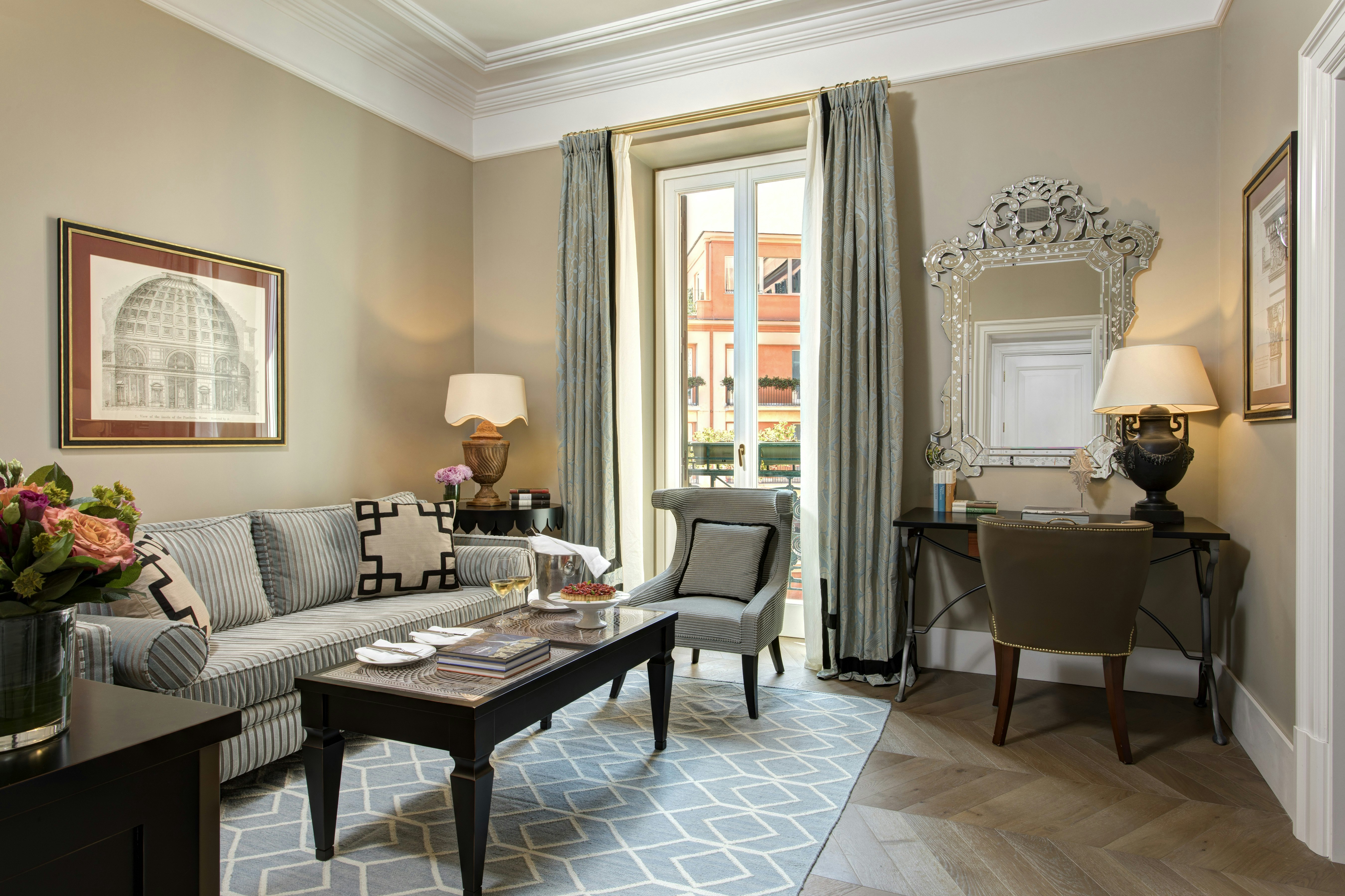 DELUXE, SUITE