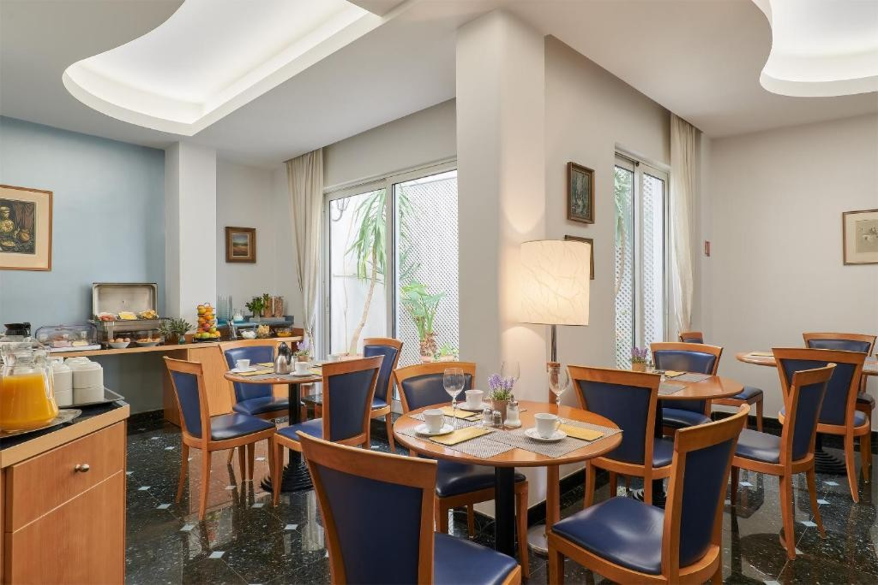 Athos Hotel 8/10