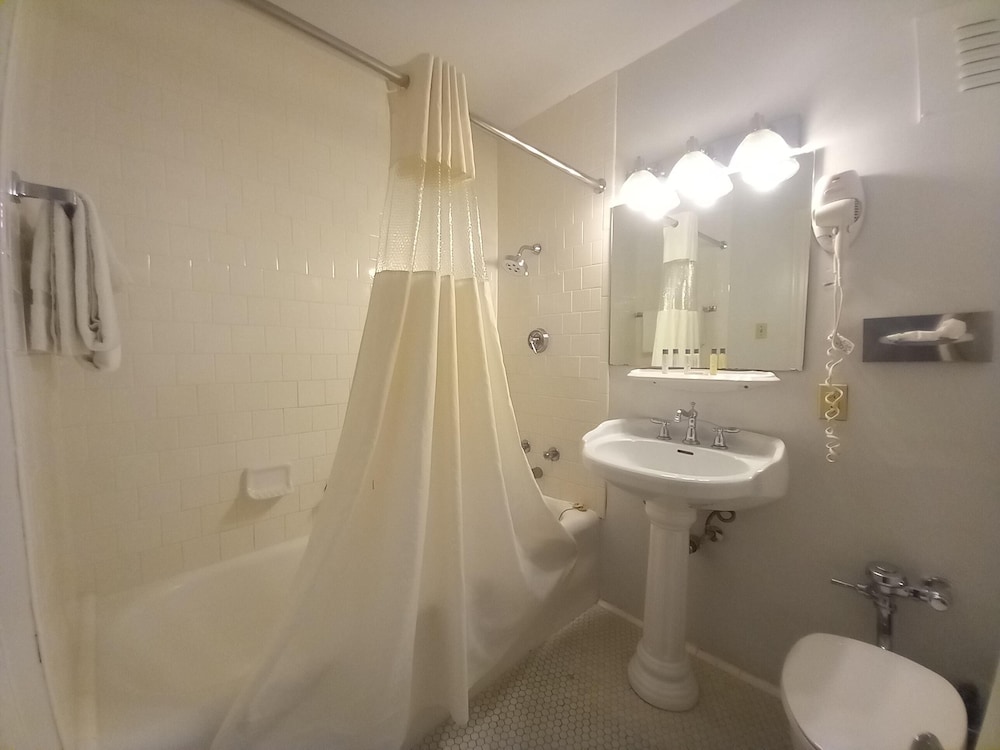 ROOM, 2 DOUBLE BEDS