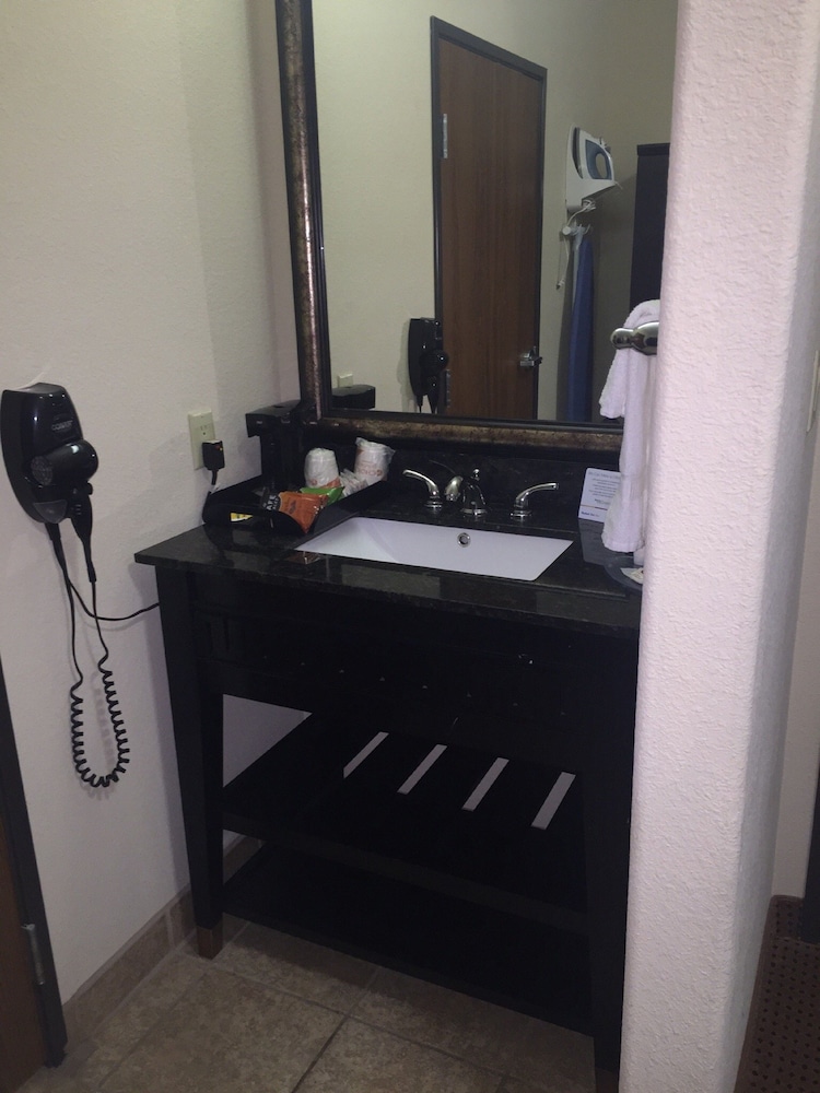 Comfort Inn And Suites Alvarado, TX 19/45
