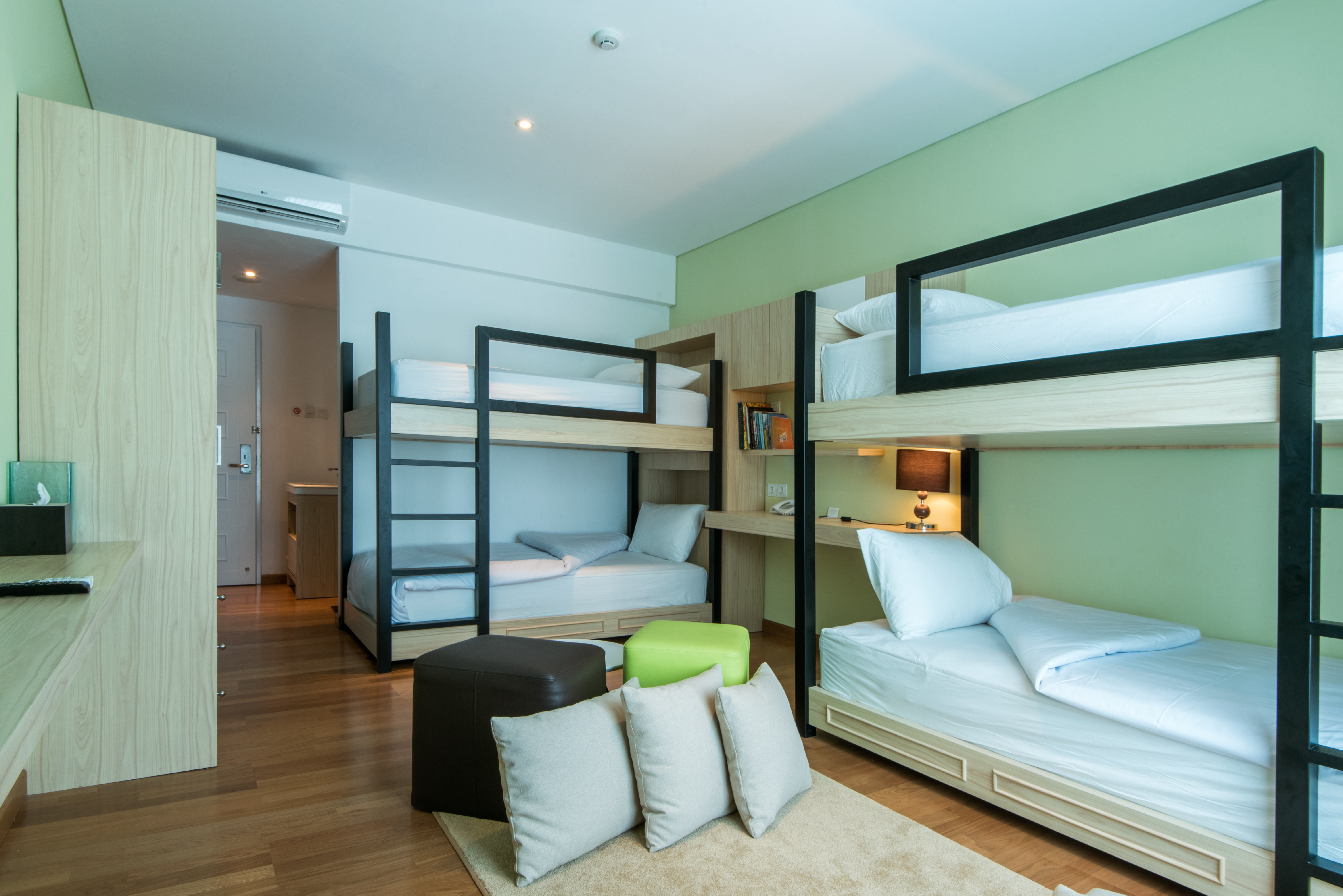 Room, Quintuple