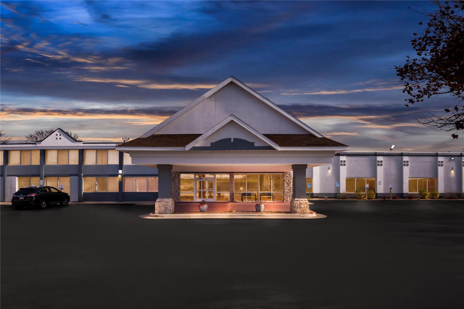 Suburban Studios Fort Dodge 5/44