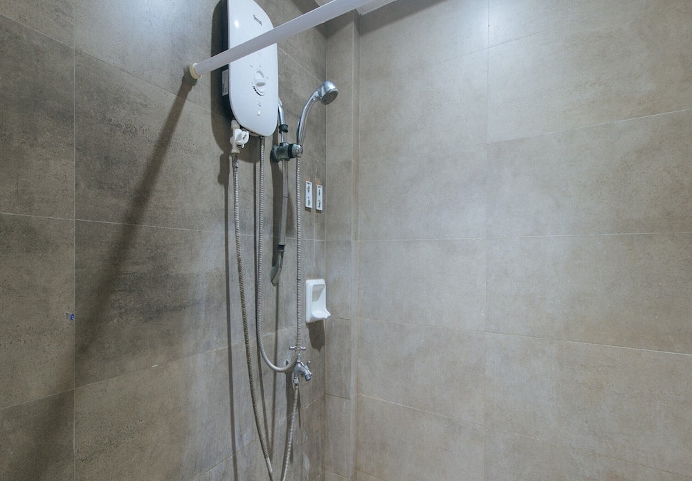 RedDoorz at Grand Apartelle Hernan Cortes Cebu 37/38
