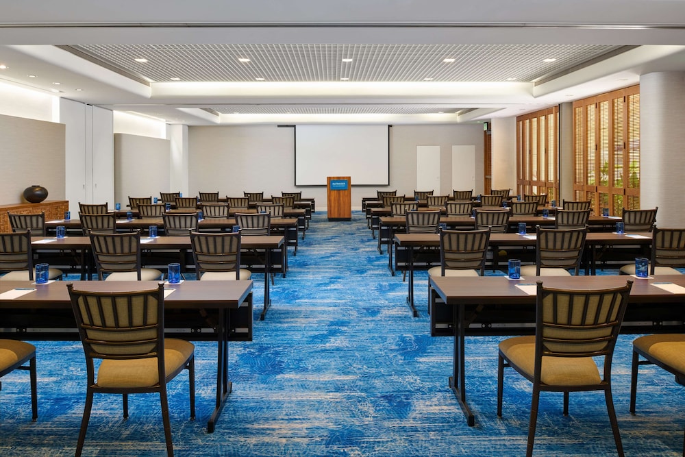 OUTRIGGER Reef Waikiki Beach Resort 76/86