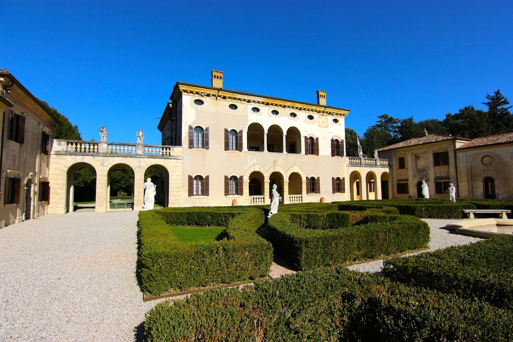 HOTEL VILLA GIONA 69/77