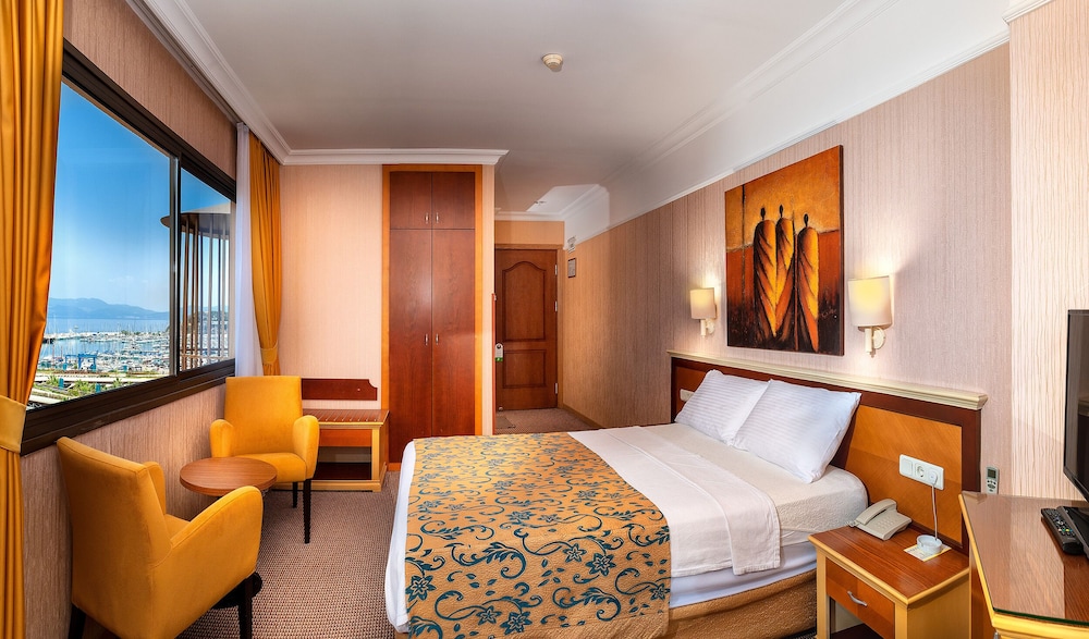 Palm Hotel 12/50