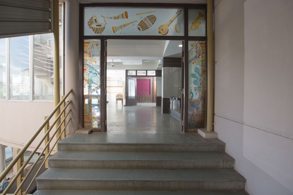 HOTEL SOWNTHARIYAM 6/30