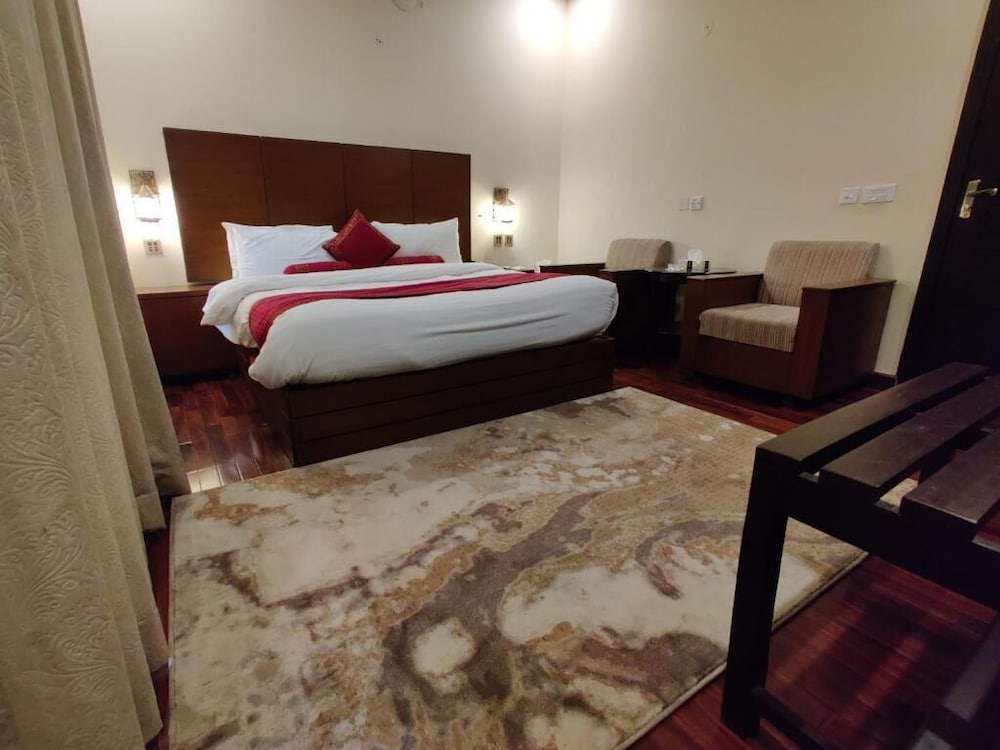 Shelton’s Rezidor Lahore 39/51