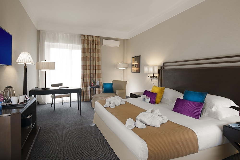 Crowne Plaza St Peter S 46/77