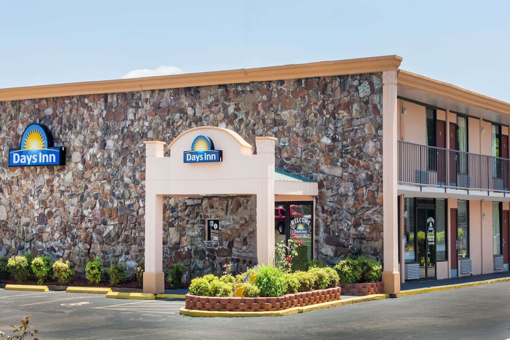 Days Inn By Wyndham Martin 3/16