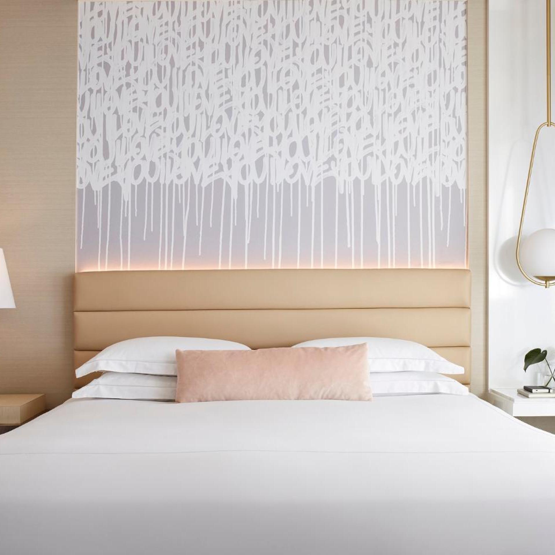 Essential, Queen Bed
