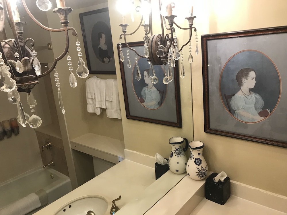 The Guest House Historic Mansion 48/73