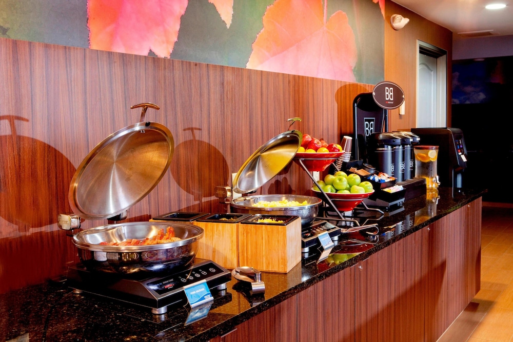 Fairfield Inn Suites By Marriott Cincinnati Eastgate 13/18