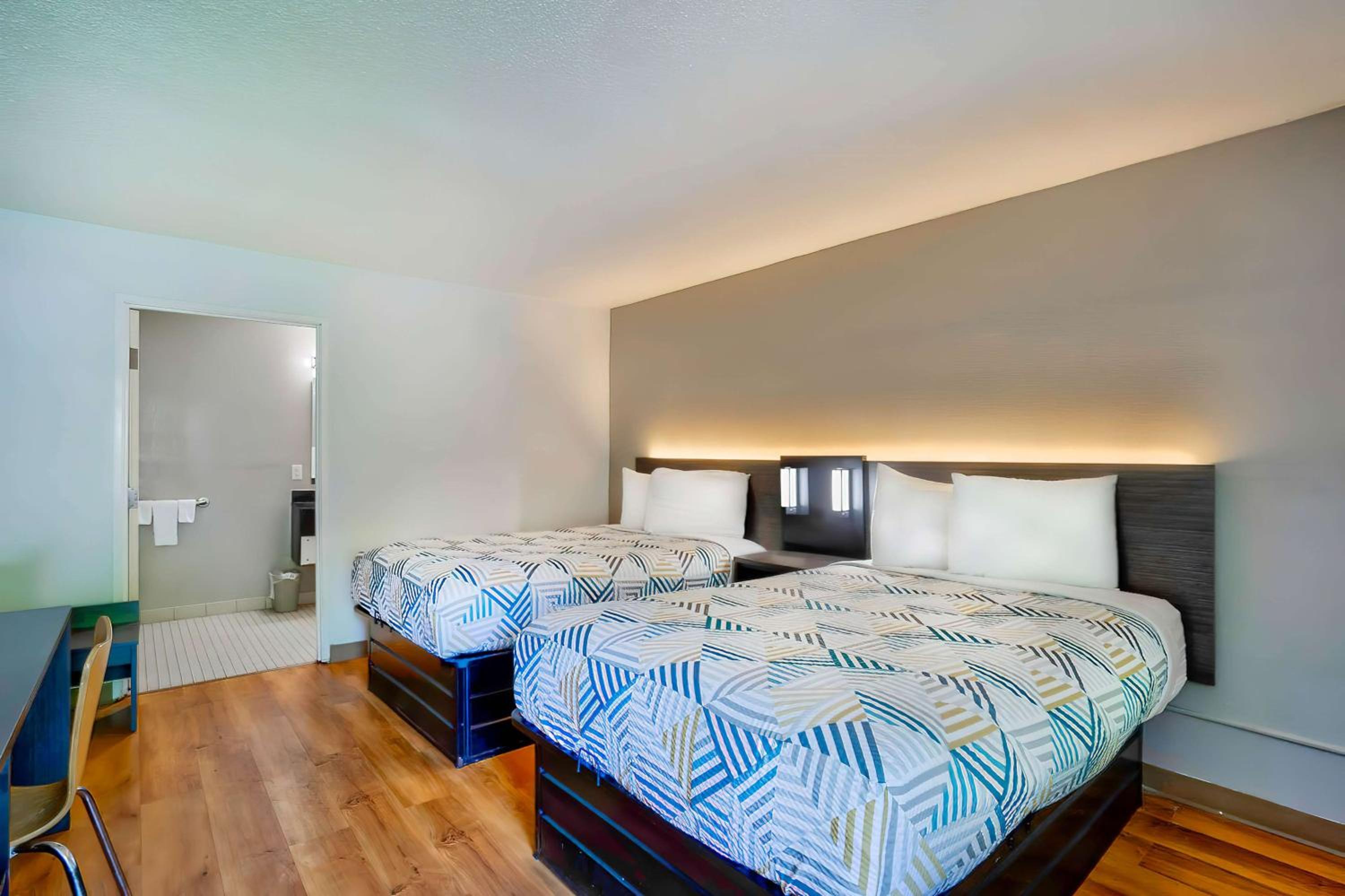 ROOM, QUADRUPLE