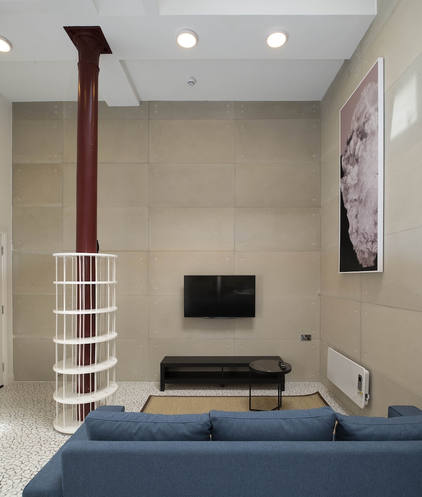 Trueman Court Luxury Serviced Apartments 44/55
