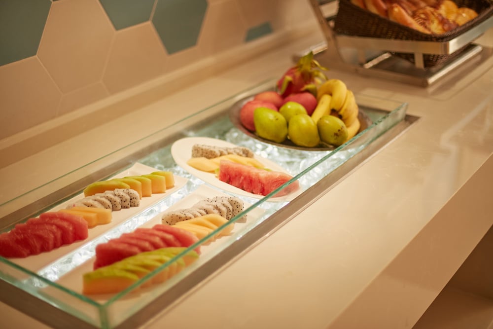 HOLIDAY INN EXPRESS LESHAN CITY SQUARE 25/43