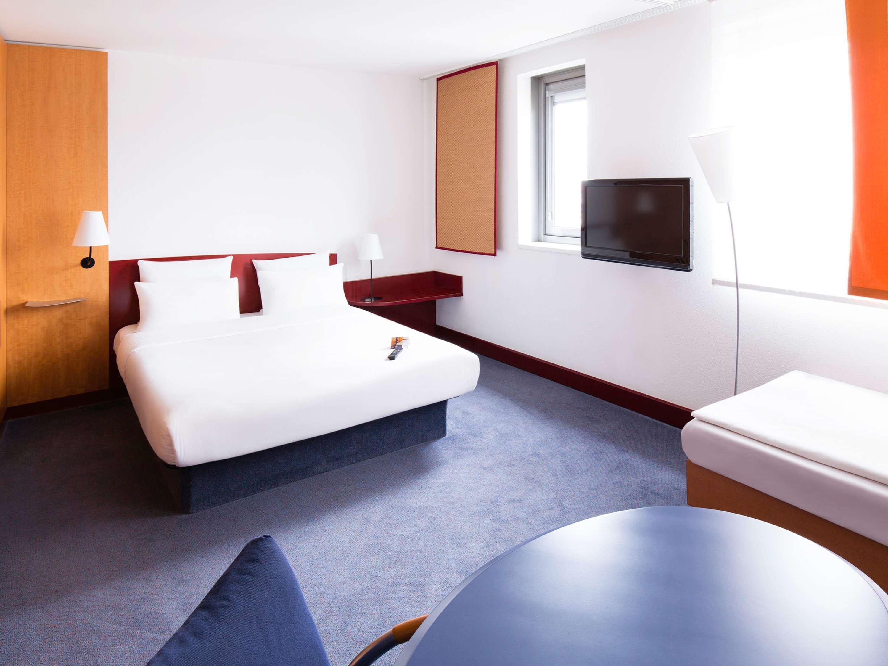 SUPERIOR, SUITE, 1 DOUBLE AND 1 SINGLE BED