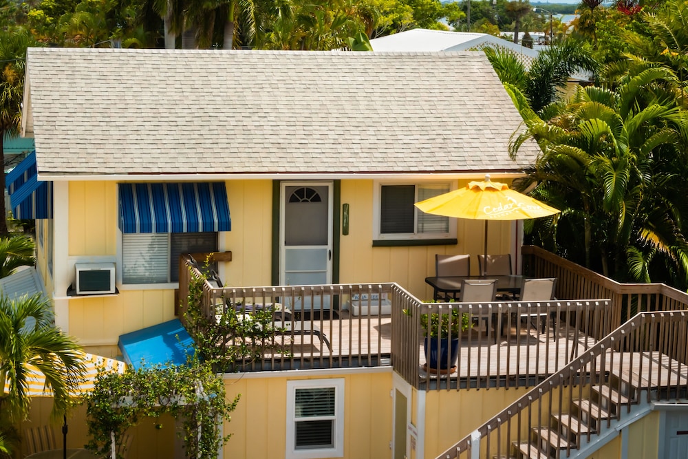 Cedar Cove Resort & Cottages 2/78