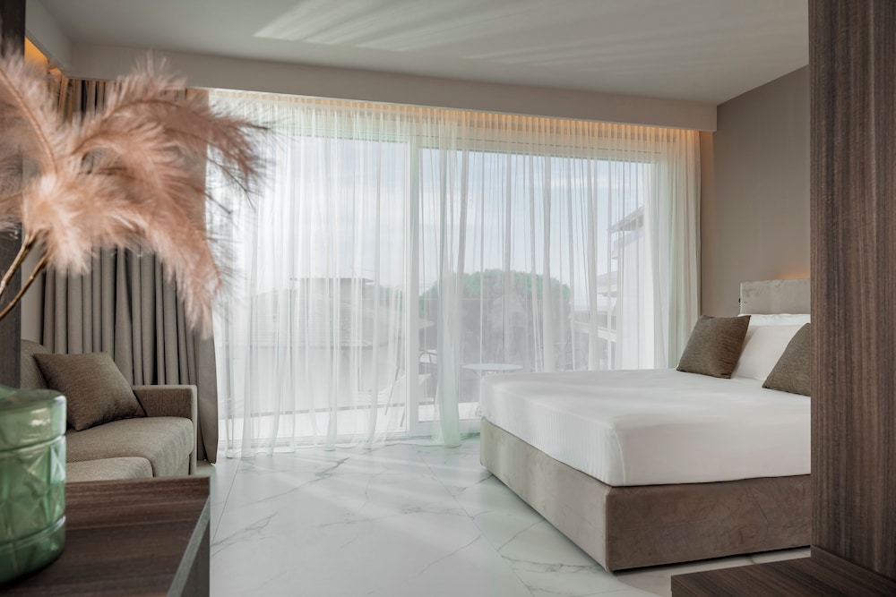 Bolina Suite & Spa 8/36