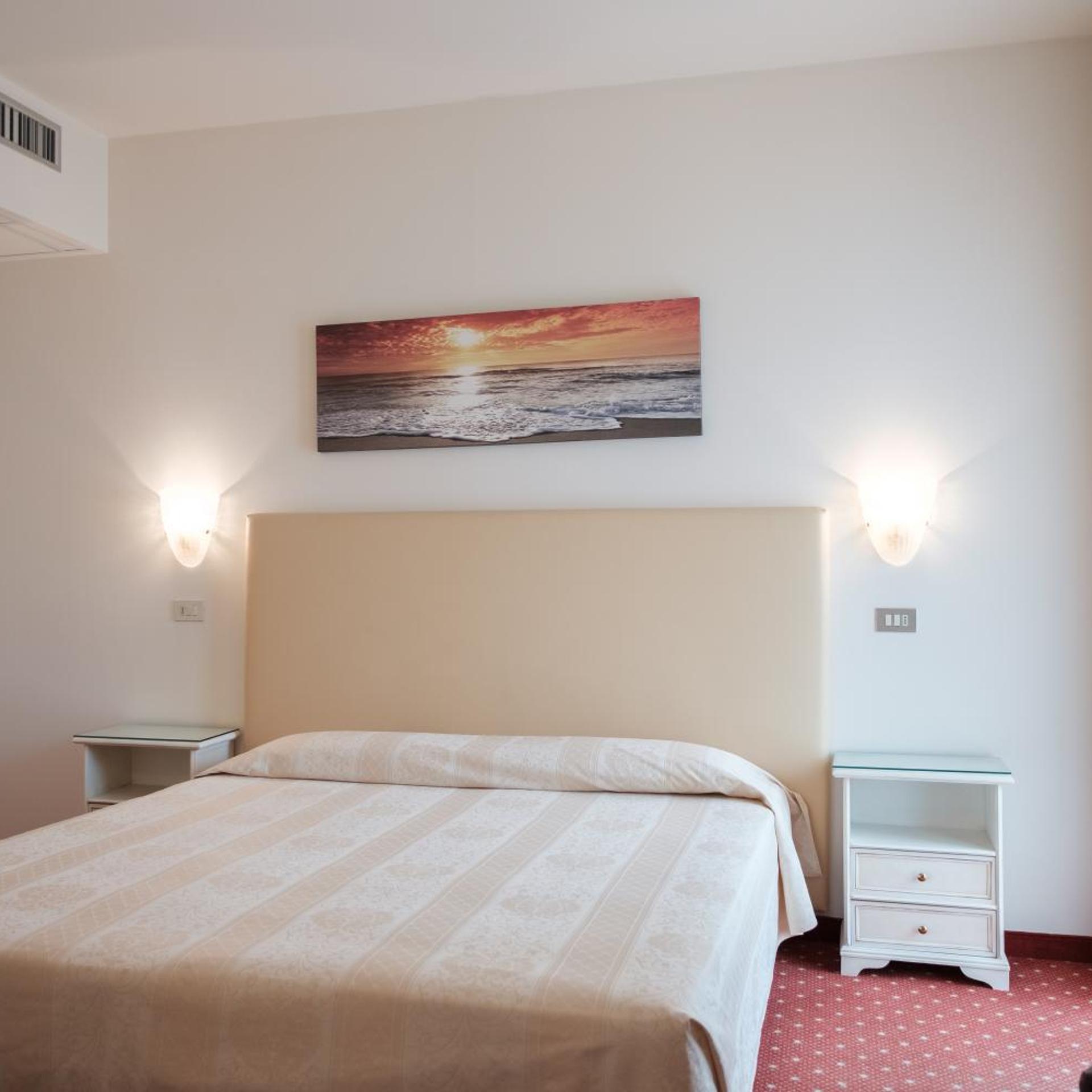 Room, Double or Twin Bed, Lateral Side Sea View