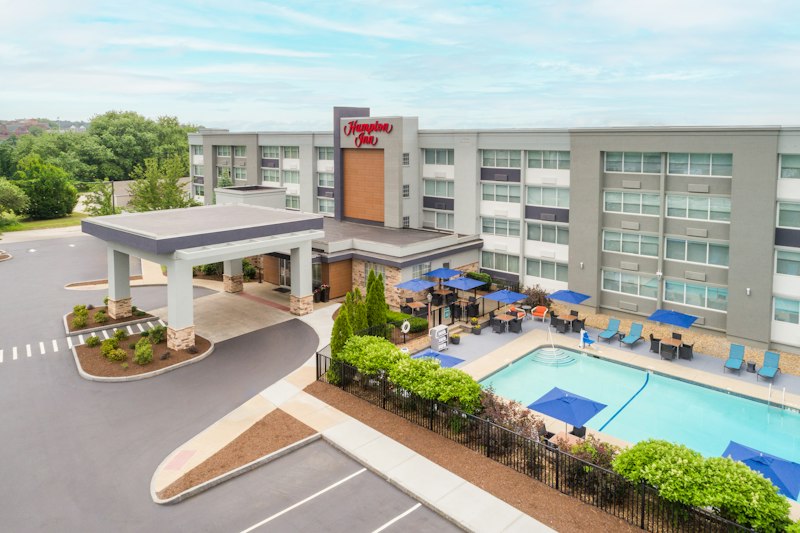 Hampton Inn Manchester Downtown, NH 3/39