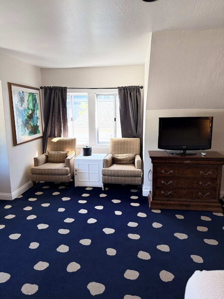 The Sterling Hotel 49/56