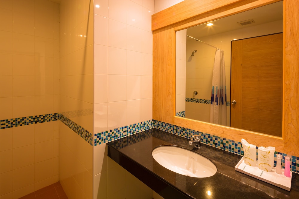 Sungthong Kamala Beach Resort 36/41