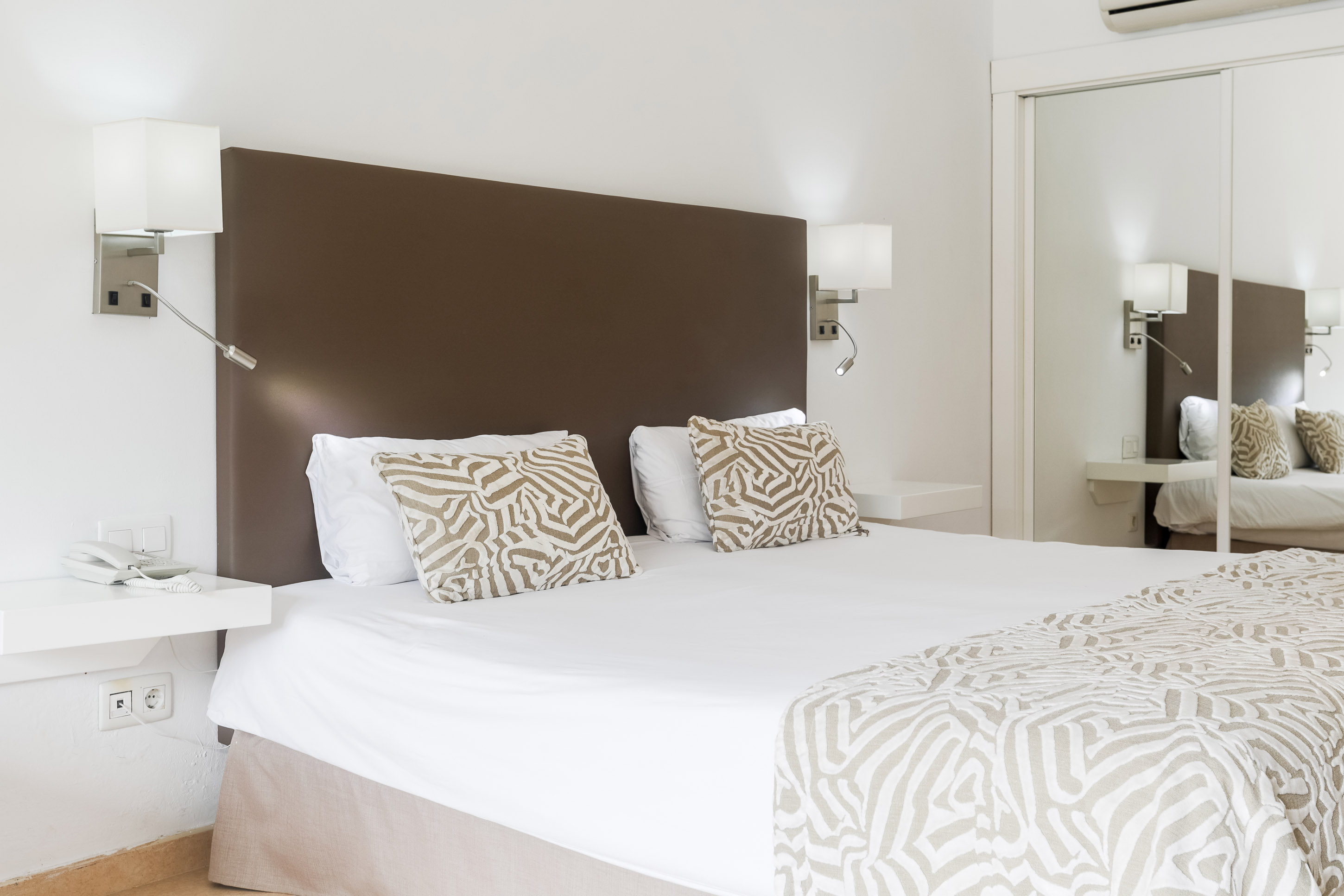 غرفة بسرير مزدوج أو سريرين منفصلين، Hotel Arena Suite - Adults Only 9/10