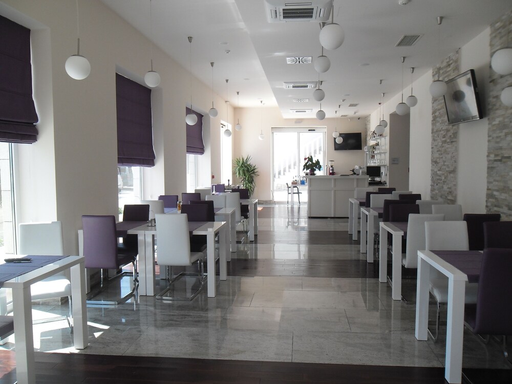 Hotel Pleter 58/77