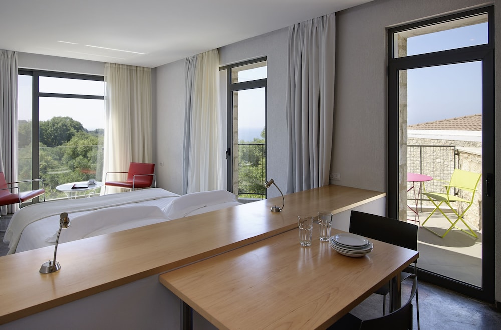 Leivatho Hotel 46/70