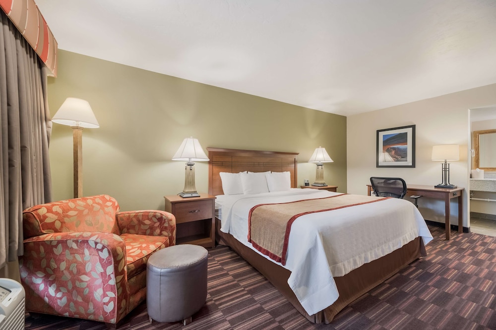 Town & Country Inn 17/50