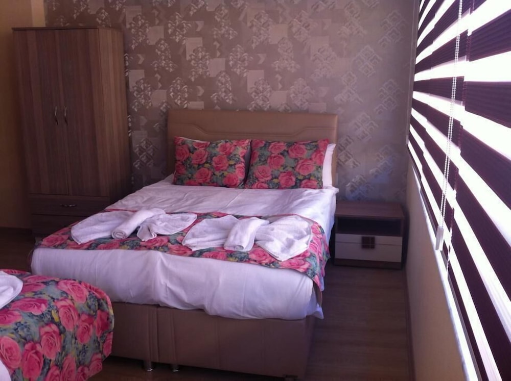 Gorur Hotel 2/30