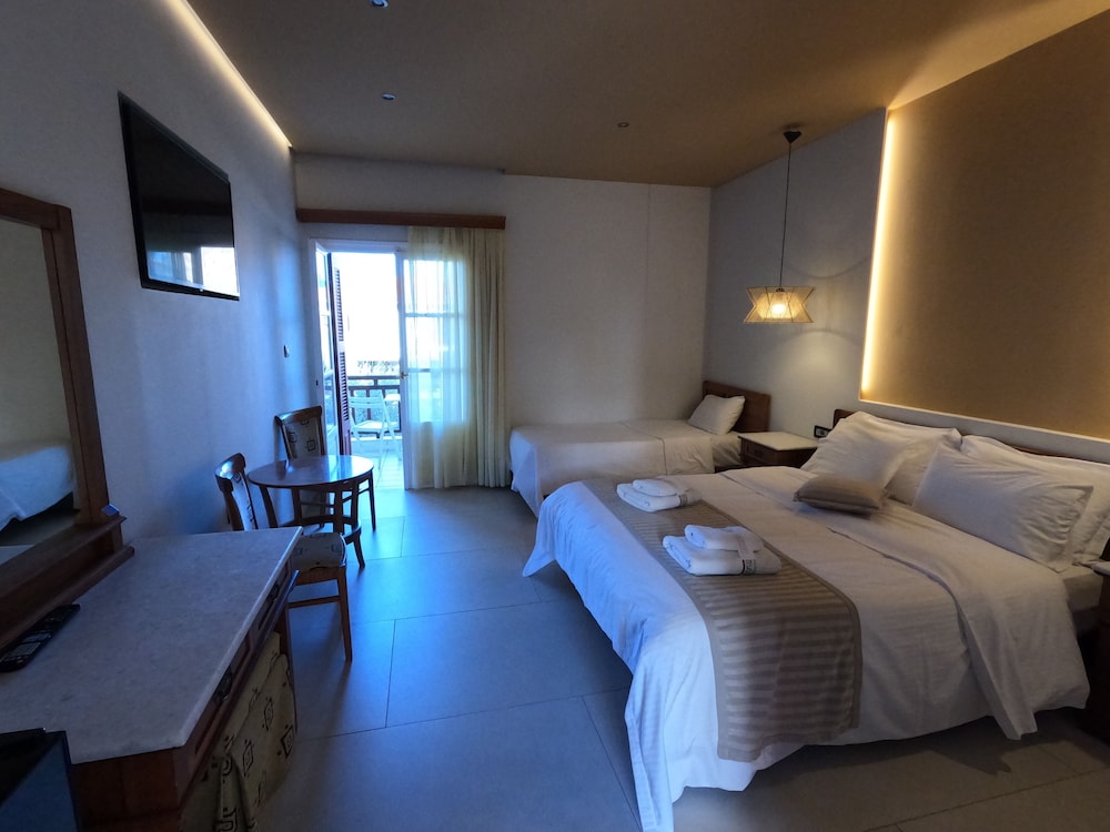 Superior, 1 Queen and 1 Single Bed, Sea View