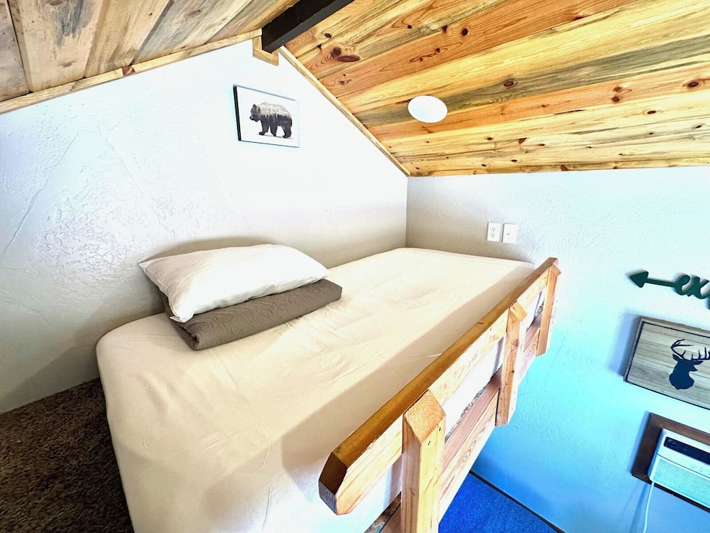 Gooseberry Lodges 28/79