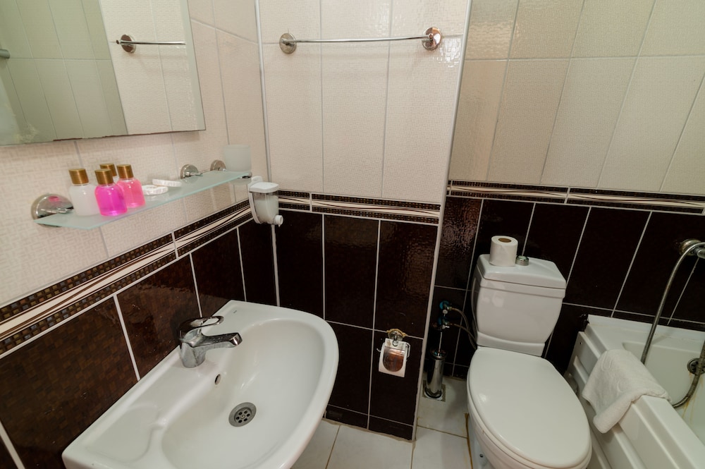 Grand Hotel Derin 48/50