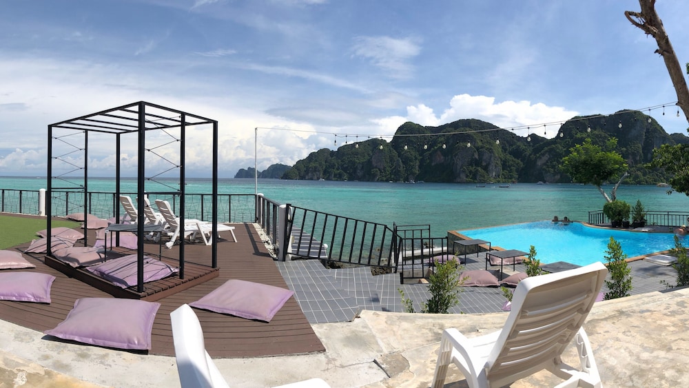 Phi Phi Donchukit Resort 32/40