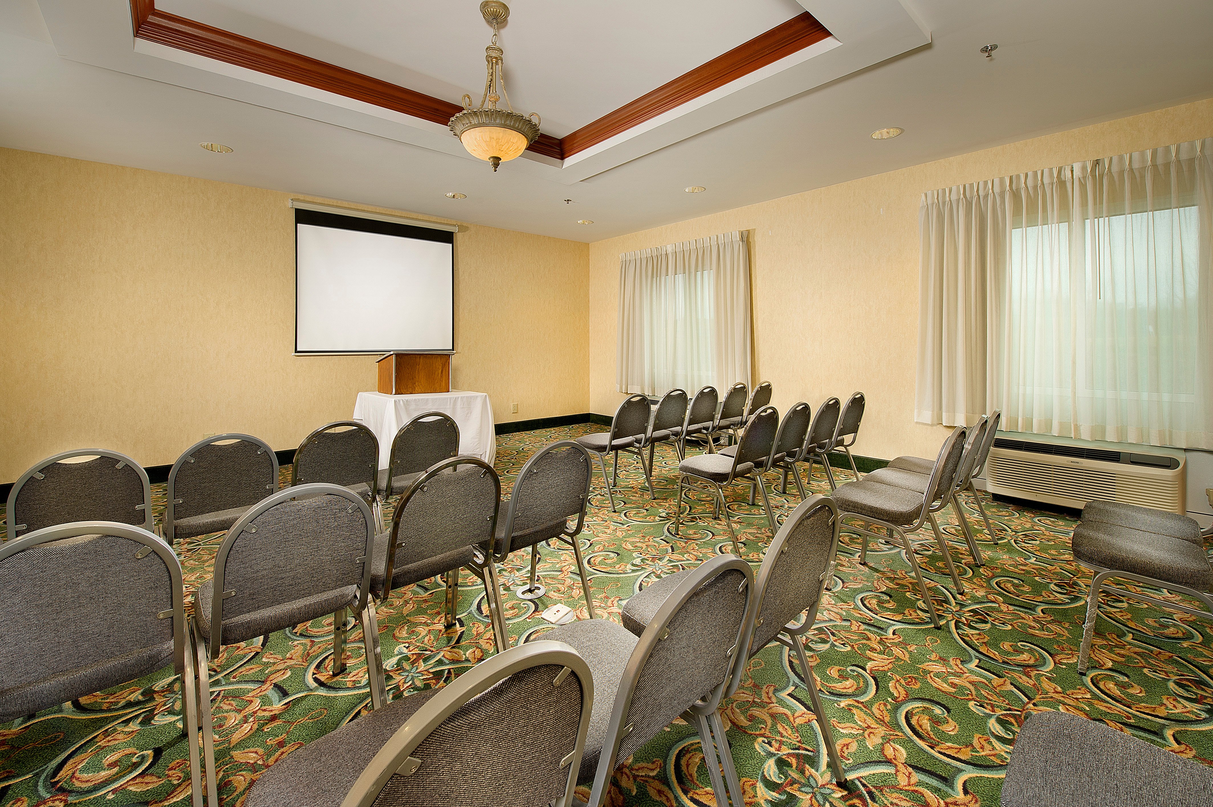 Holiday Inn Express & Suites Lenoir City (Knoxville Area) 21/25