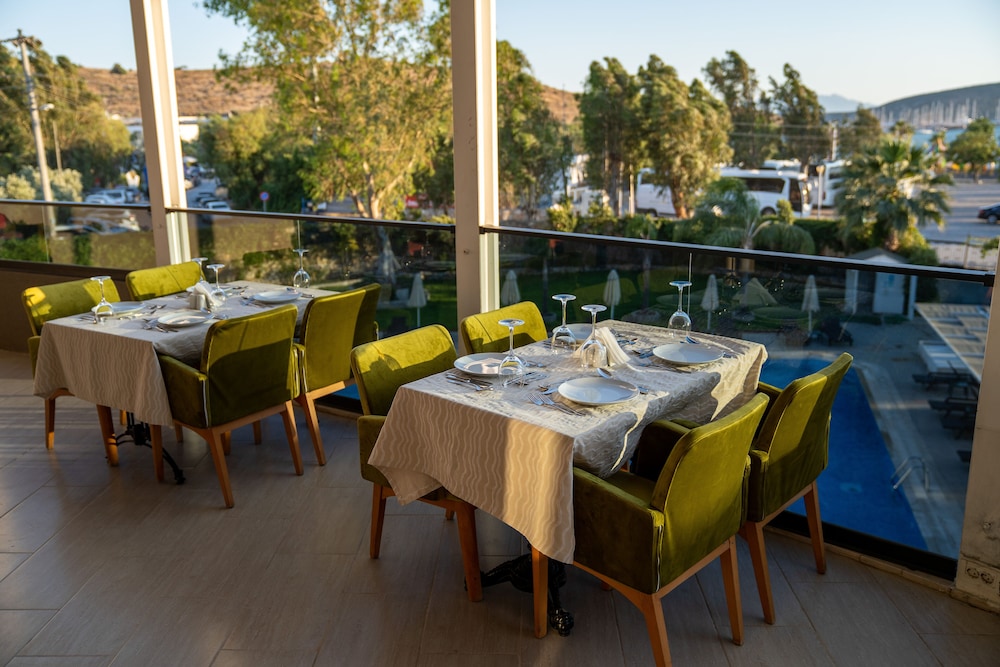 Bodrum Beach Resort 53/65
