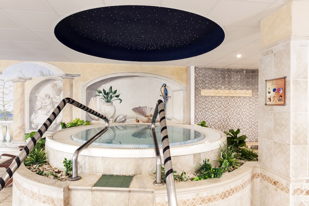 Crown Resorts Club Marbella 5/50