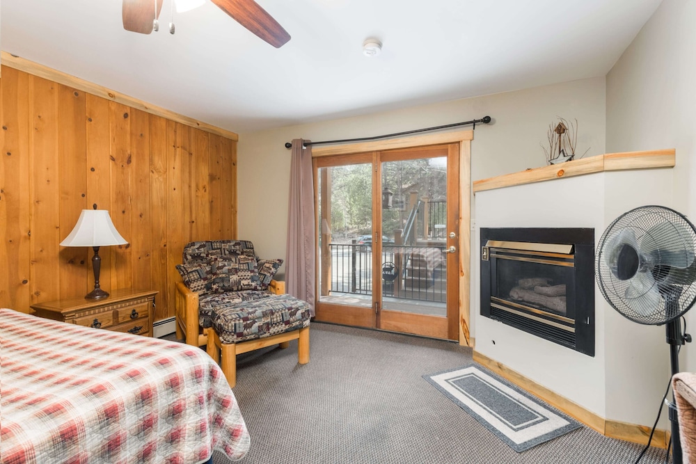 4 Seasons Inn on Fall River 27/76